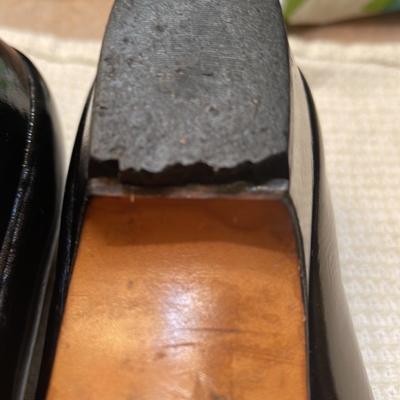 VGT Salvatore Ferragamo boutique black bow with gold tone size 6 shoes used - Picture 7 of 7